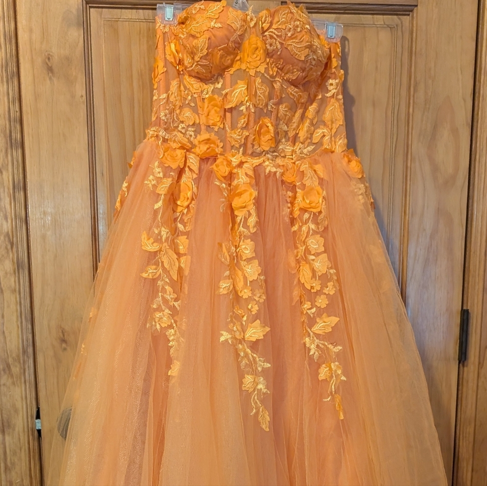 Elegant Orange Floral Embroidered Strapless Dress